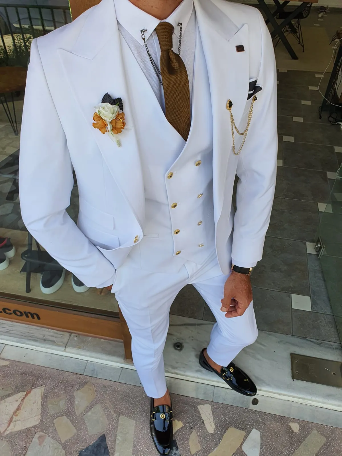 Boston White Slim Fit Peak Lapel Wool Suit for Modern Men