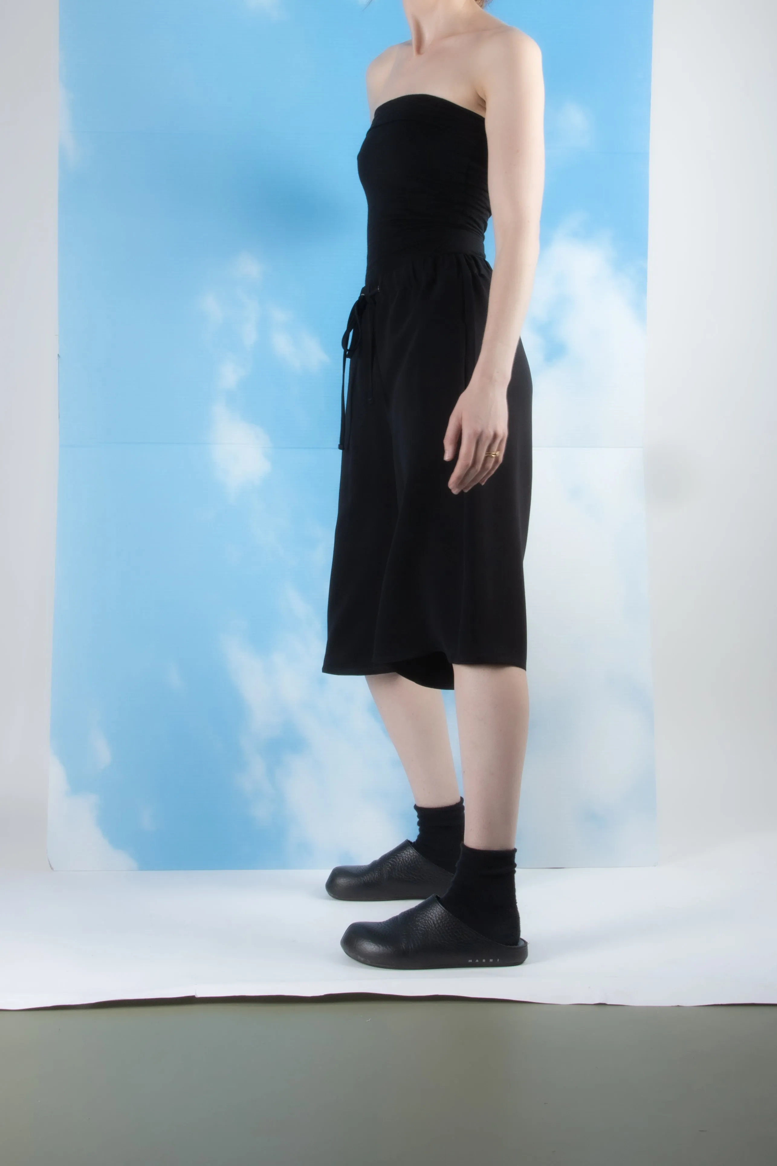 Easy 3/4 Short - Black Crepe (PO)