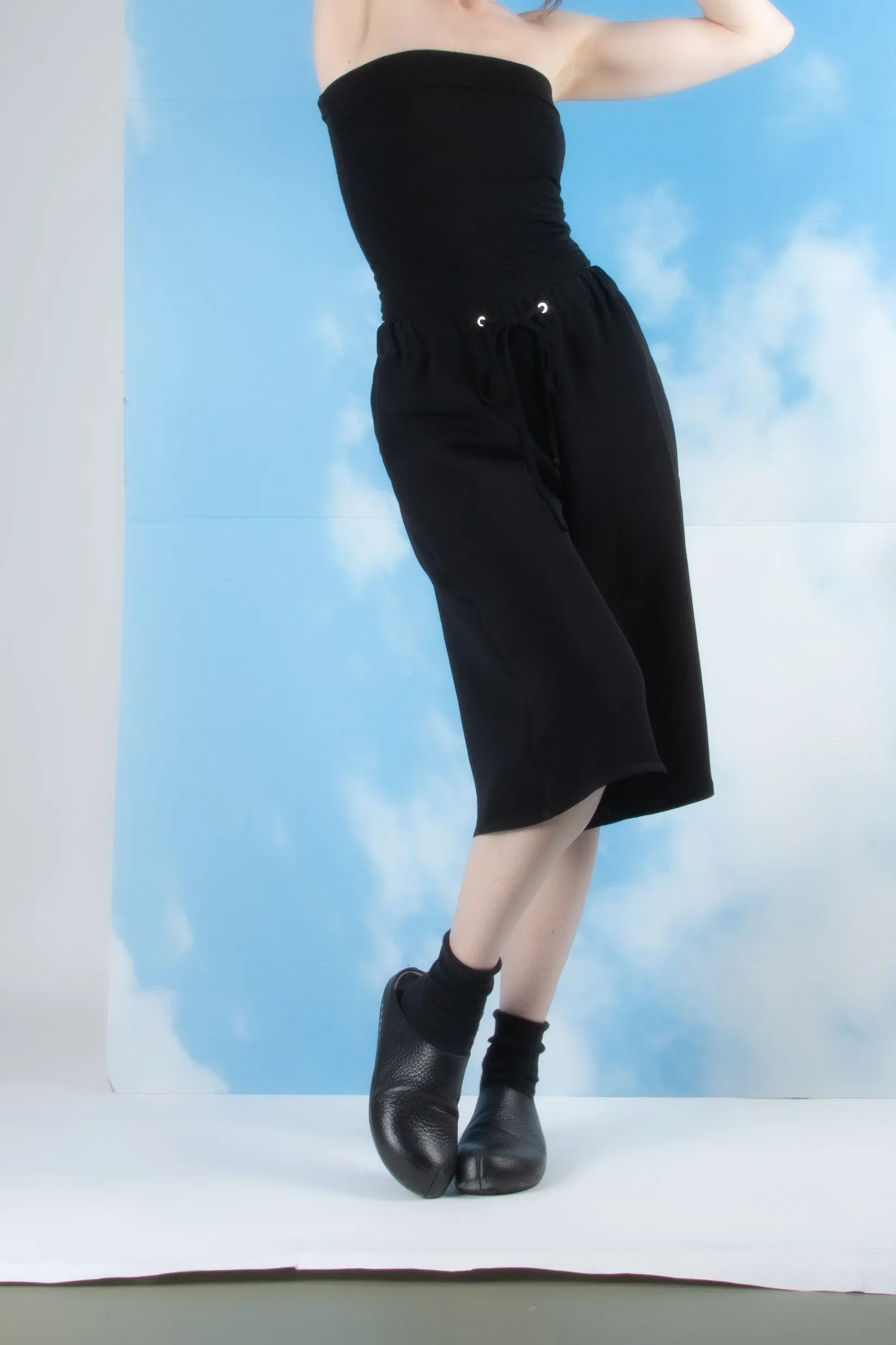 Easy 3/4 Short - Black Crepe (PO)