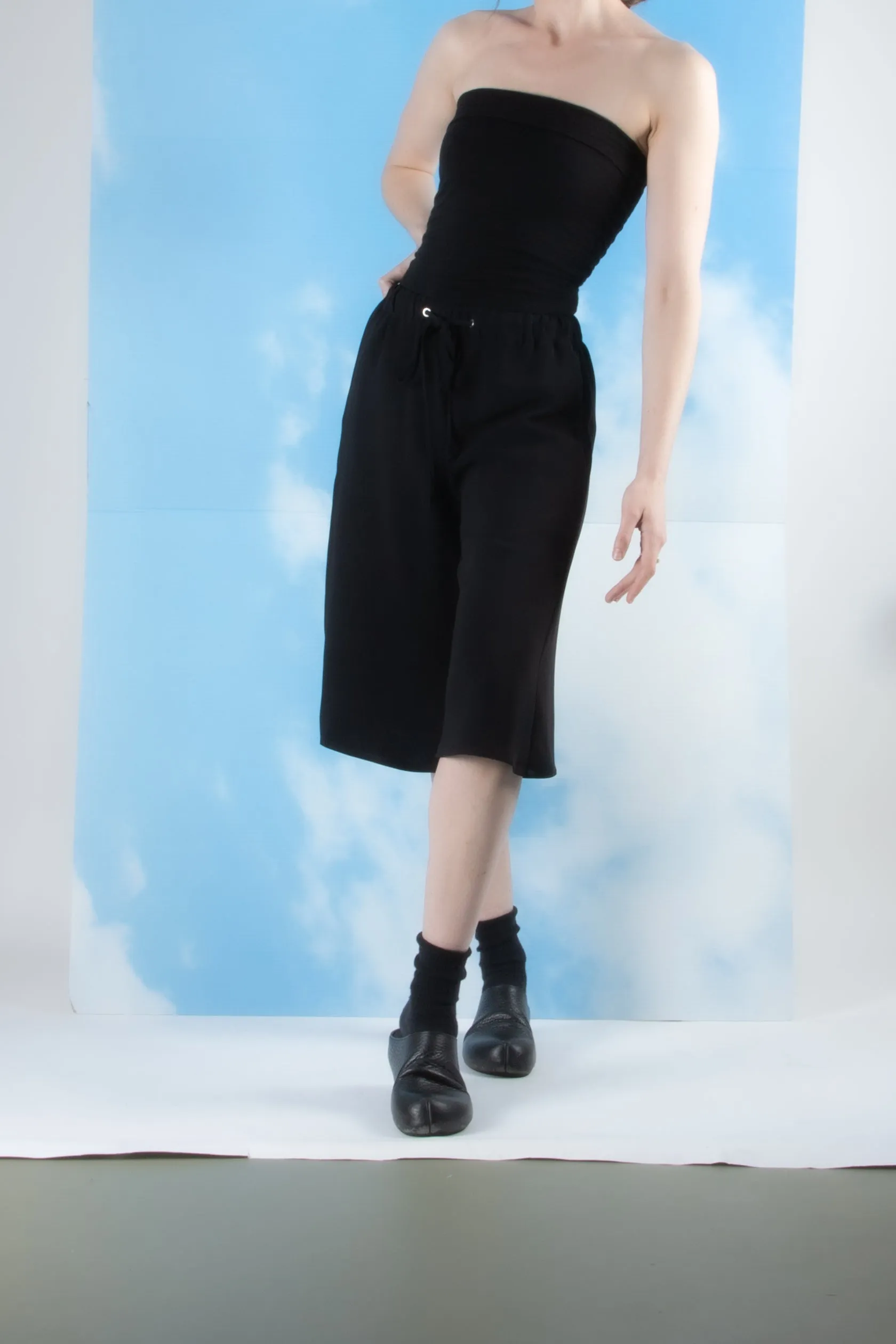 Easy 3/4 Short - Black Crepe (PO)