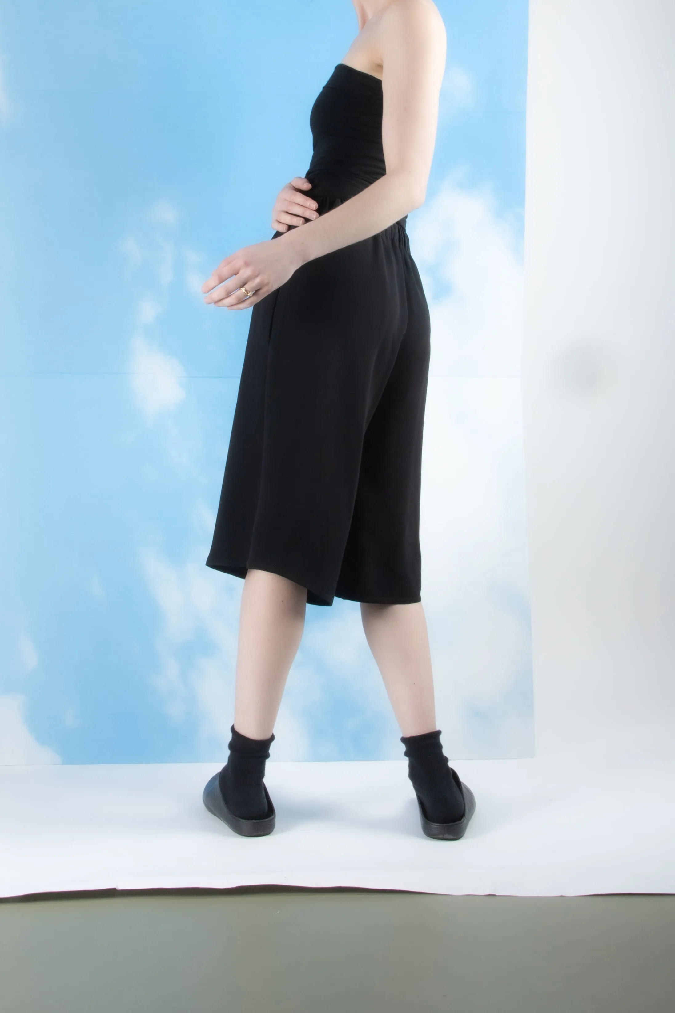 Easy 3/4 Short - Black Crepe (PO)