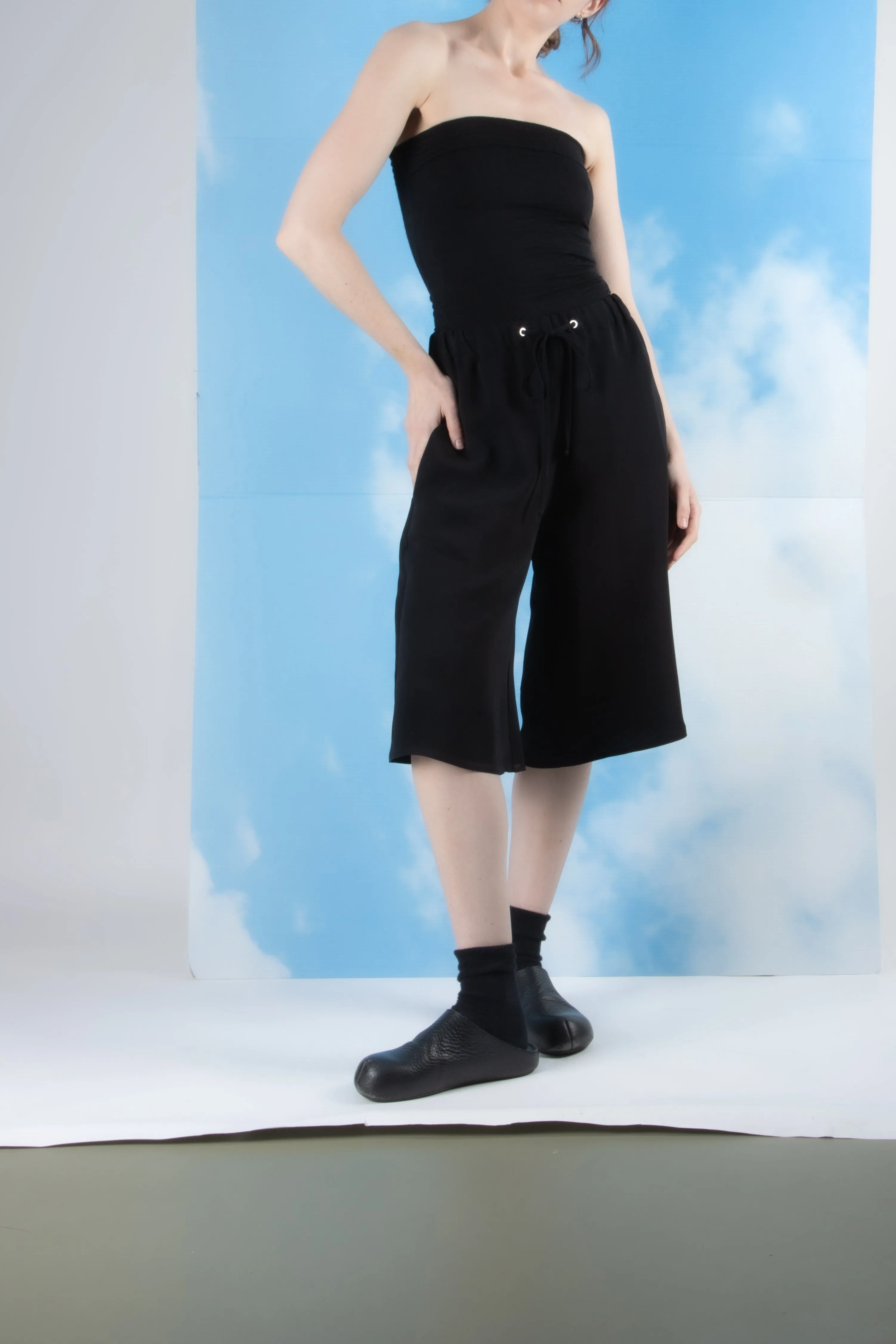 Easy 3/4 Short - Black Crepe (PO)