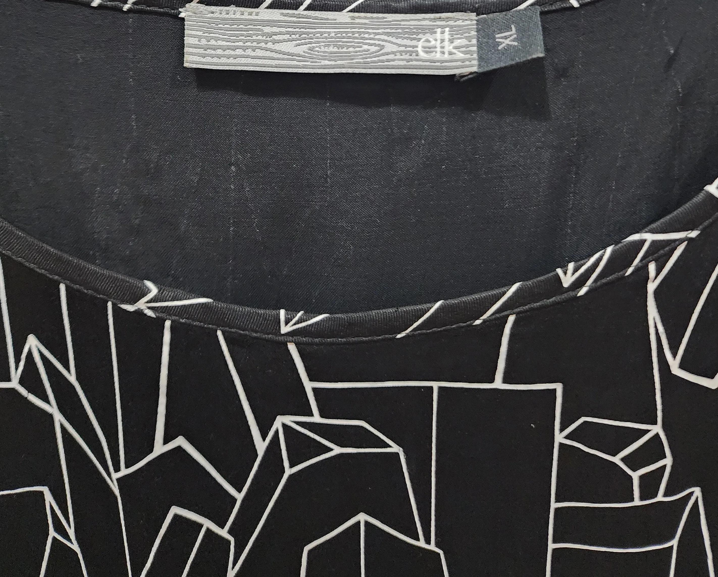 Elk black geometric print top size XL
