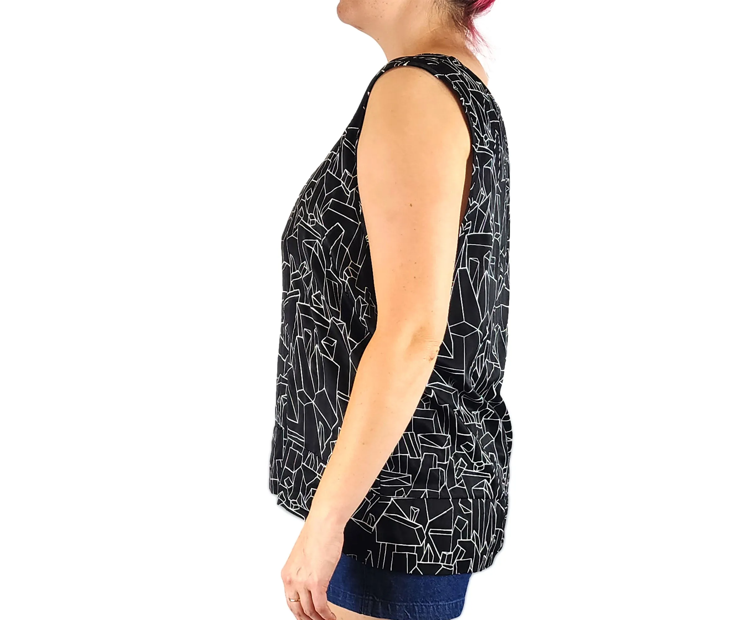 Elk black geometric print top size XL