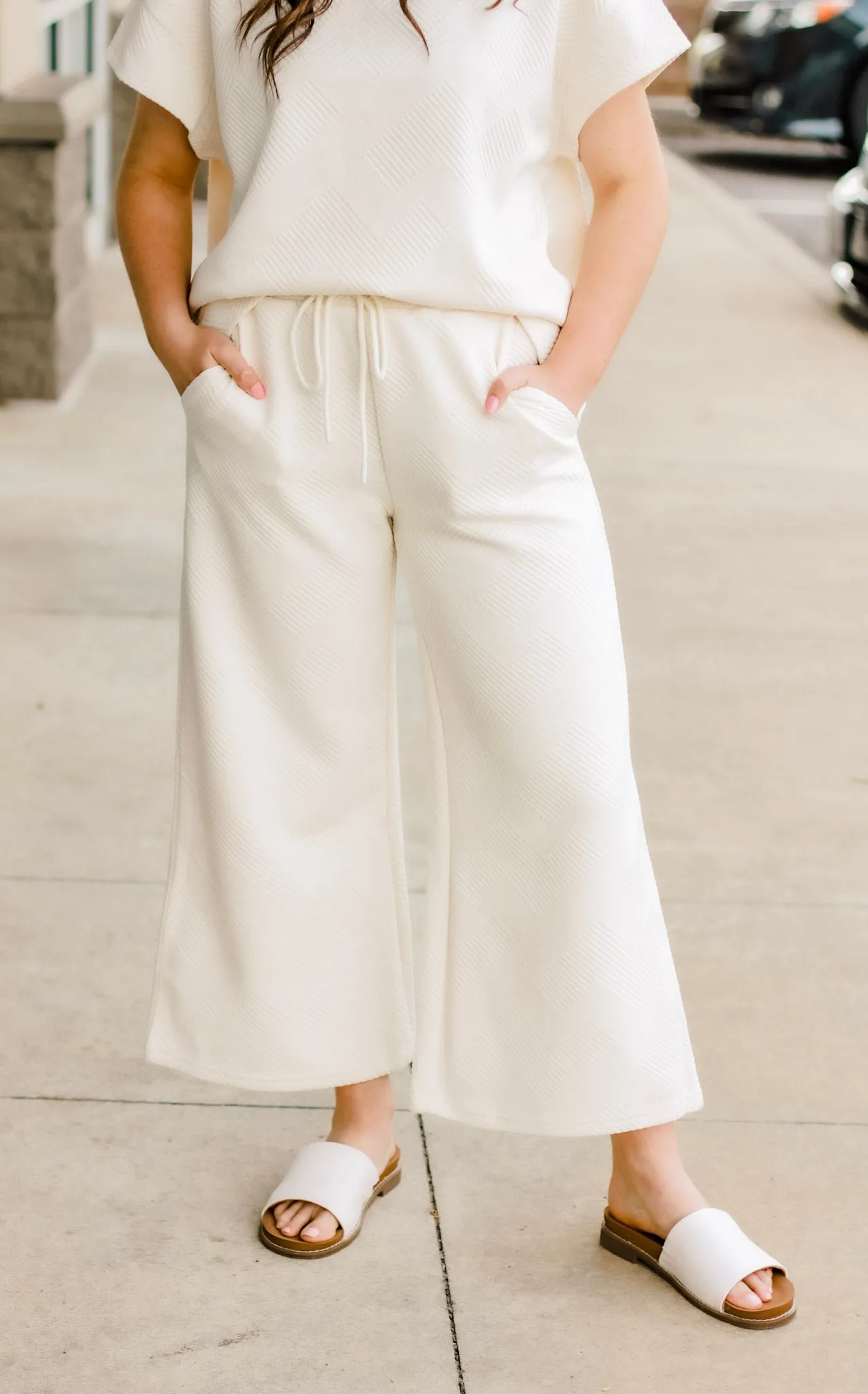 It's an Easy Pick Set in Cream