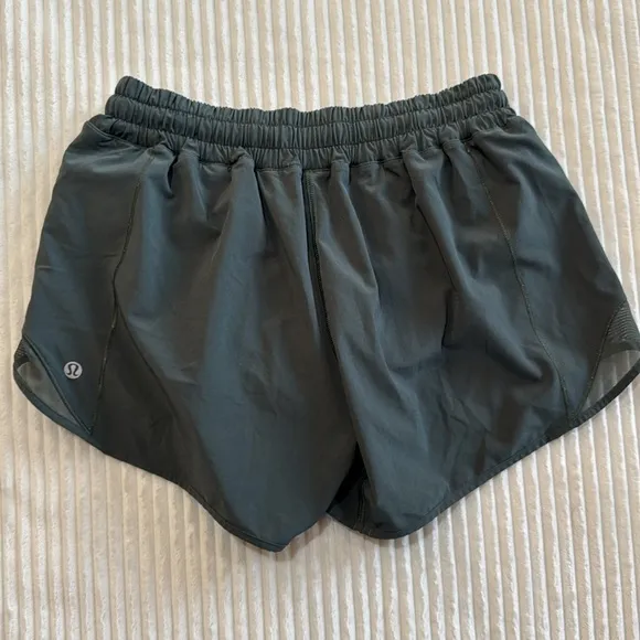 Lululemon Hotty Hot Short II (Long 4&quot;) Dark Forest Size 6 W7AGTTP