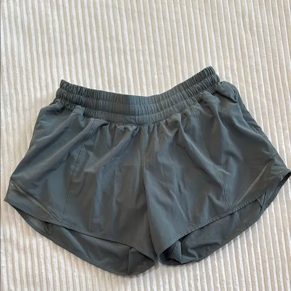 Lululemon Hotty Hot Short II (Long 4&quot;) Dark Forest Size 6 W7AGTTP