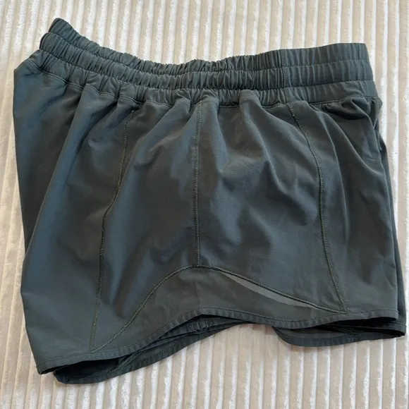 Lululemon Hotty Hot Short II (Long 4&quot;) Dark Forest Size 6 W7AGTTP