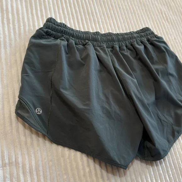 Lululemon Hotty Hot Short II (Long 4&quot;) Dark Forest Size 6 W7AGTTP