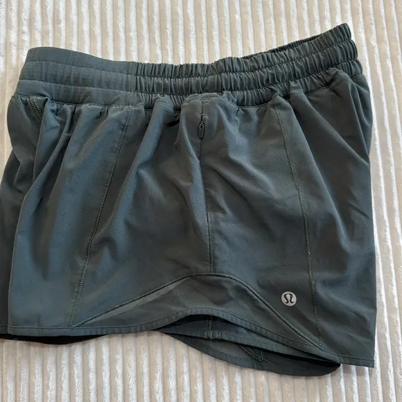 Lululemon Hotty Hot Short II (Long 4&quot;) Dark Forest Size 6 W7AGTTP