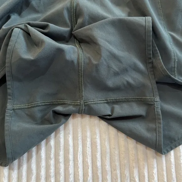 Lululemon Hotty Hot Short II (Long 4&quot;) Dark Forest Size 6 W7AGTTP