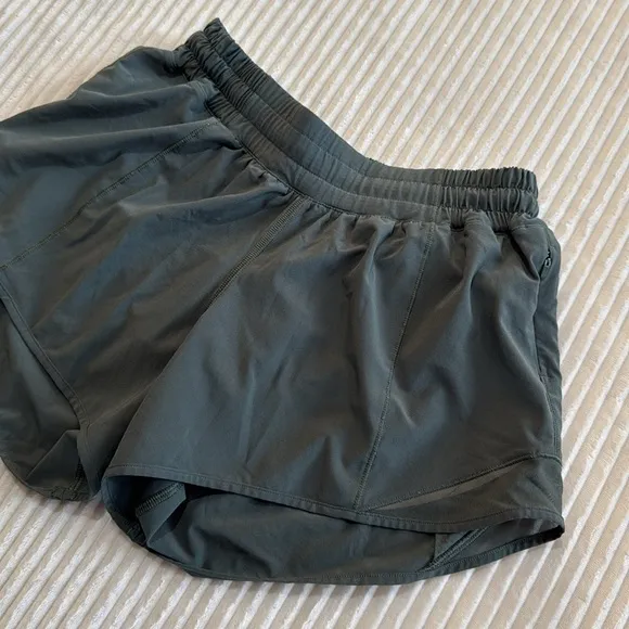 Lululemon Hotty Hot Short II (Long 4&quot;) Dark Forest Size 6 W7AGTTP