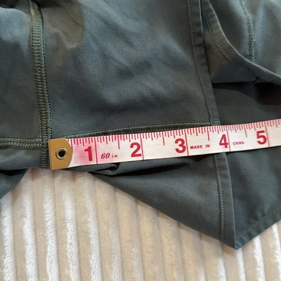 Lululemon Hotty Hot Short II (Long 4&quot;) Dark Forest Size 6 W7AGTTP
