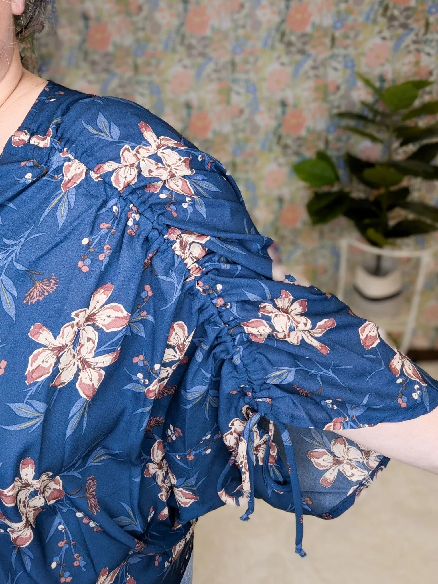 Luna Ruched 3/4 Sleeve Top in Navy Floral
