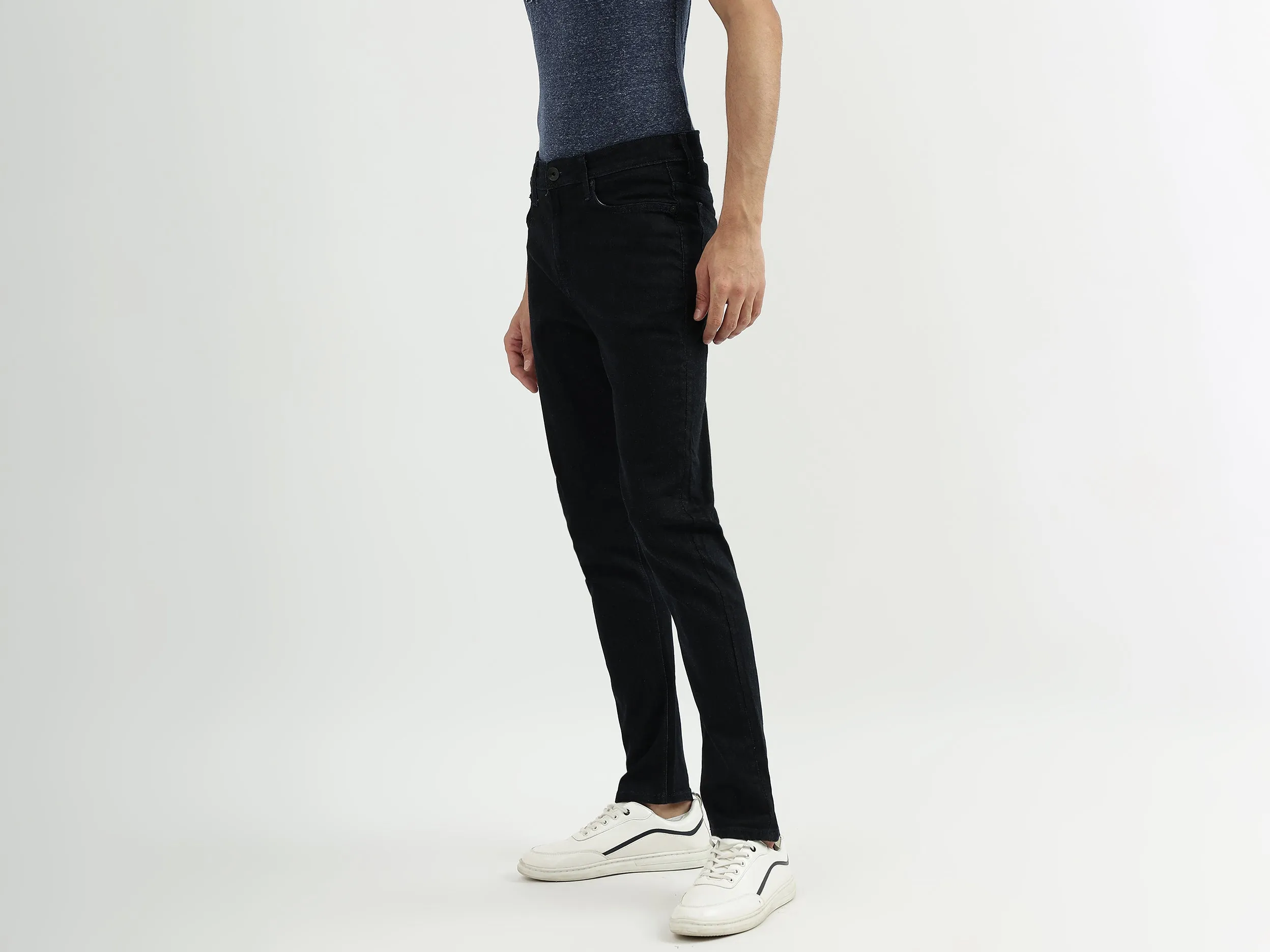 Men Solid Carrot Fit Jeans