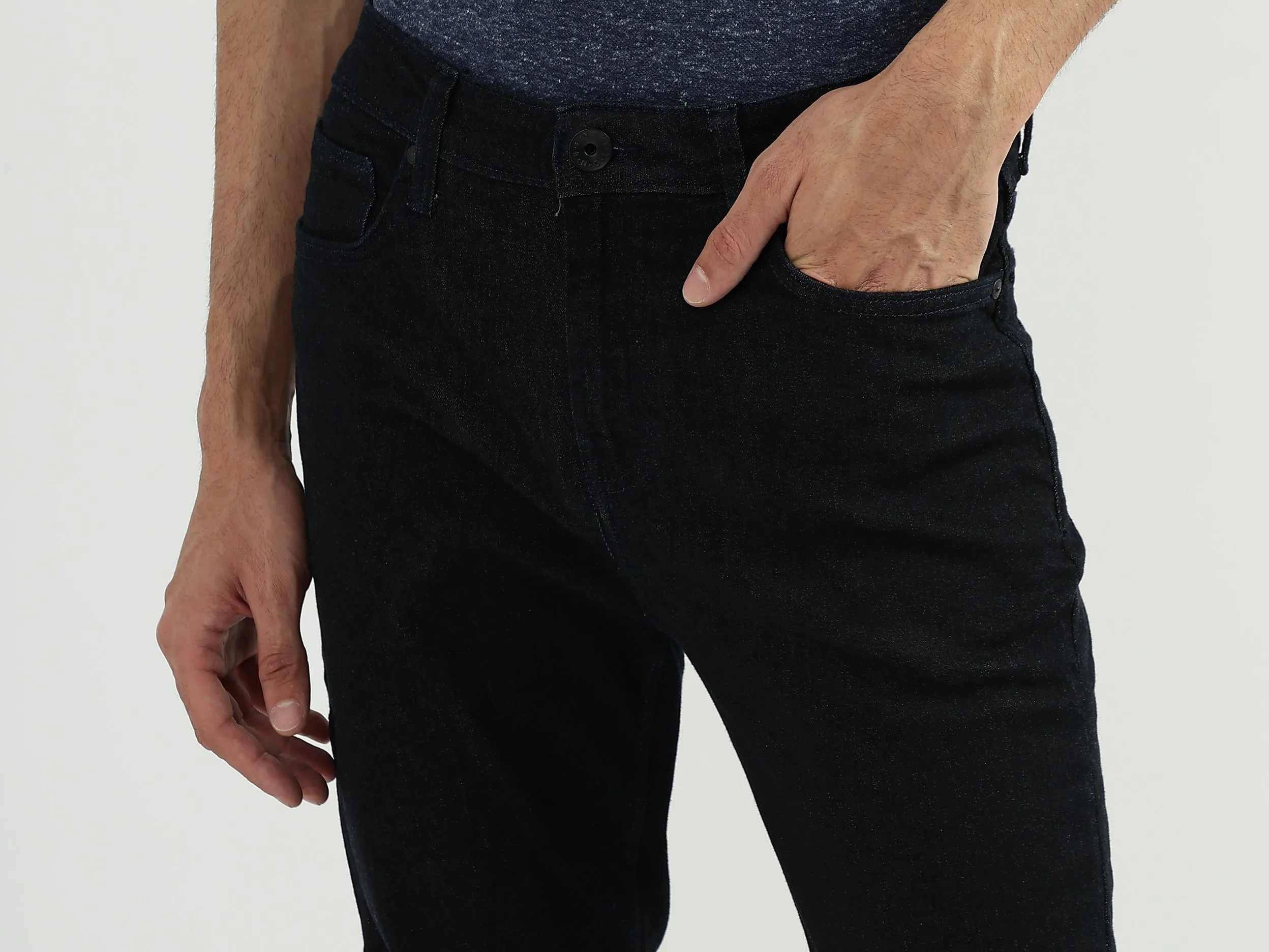Men Solid Carrot Fit Jeans