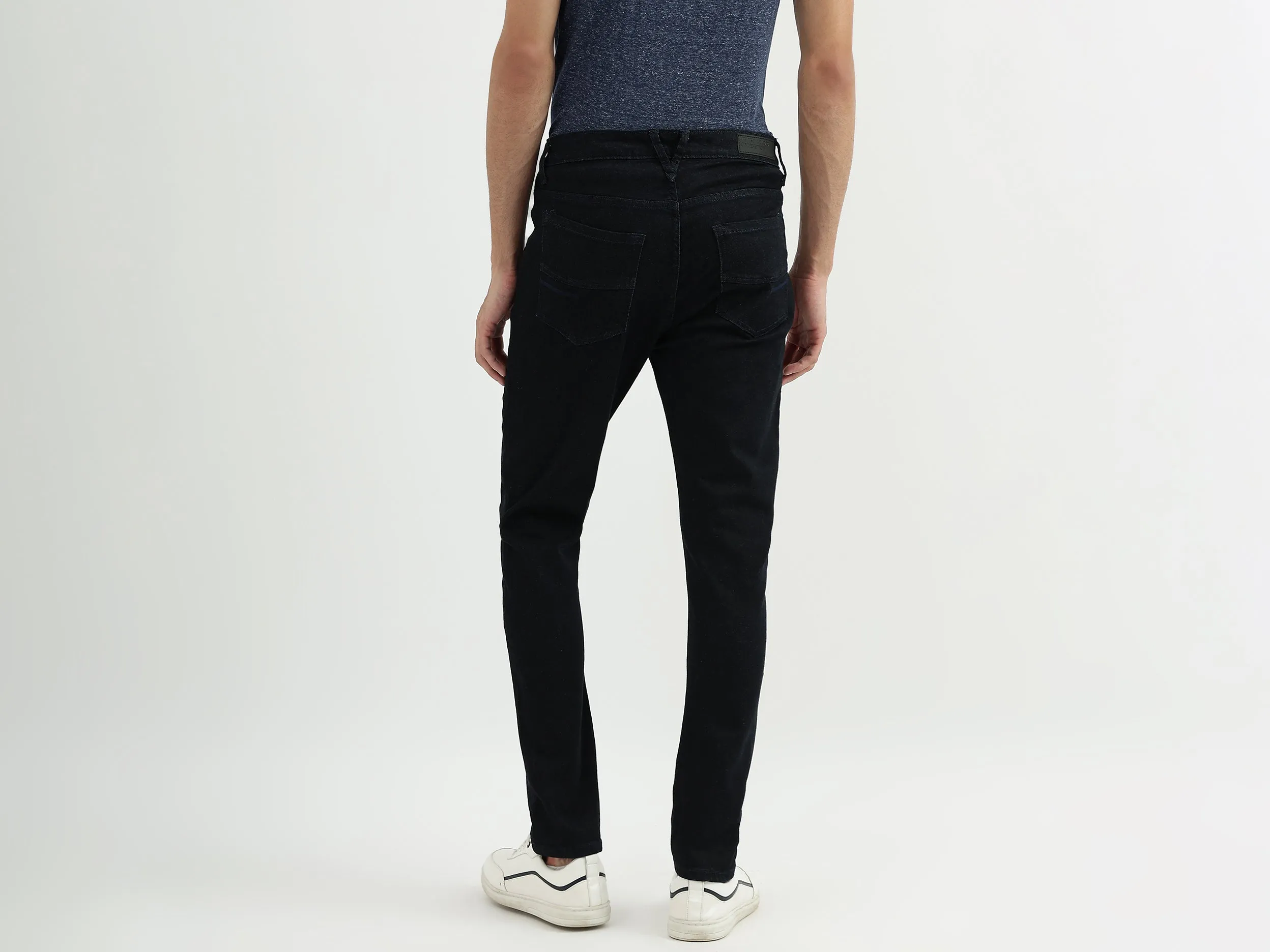 Men Solid Carrot Fit Jeans