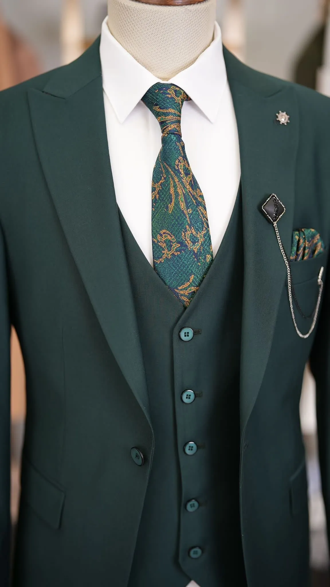 Paul Green Slim Fit 3 Piece Peak Lapel Suit - The Ultimate Versatile Choice for Modern Men