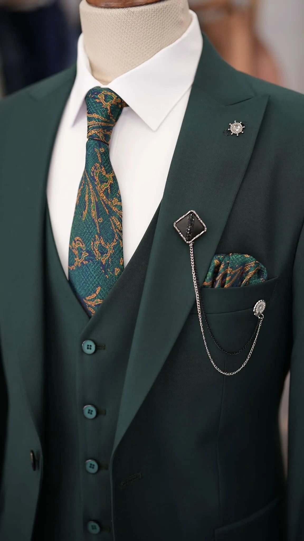 Paul Green Slim Fit 3 Piece Peak Lapel Suit - The Ultimate Versatile Choice for Modern Men