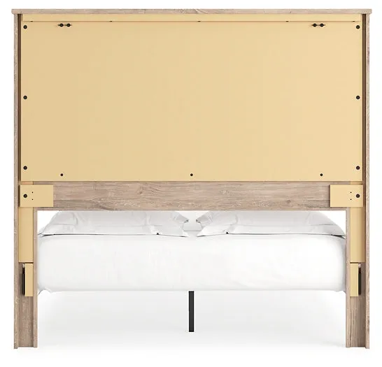 Senniberg Queen Panel Bed with Mirrored Dresser and 2 Nightstands