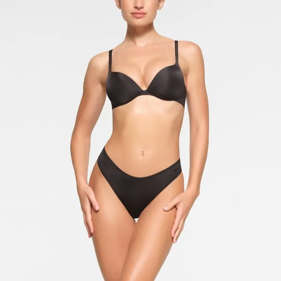 🖤SKIMS ULTIMATE  TEARDROP PUSH UP PLUNGE BRA IN ONYX 32C