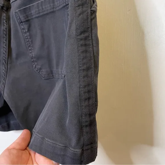 Spanx / Stretch Twill Shorts / 6&quot; inch inseam / Shaping /Washed Black / medium