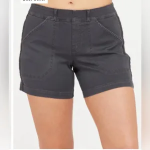 Spanx / Stretch Twill Shorts / 6&quot; inch inseam / Shaping /Washed Black / medium