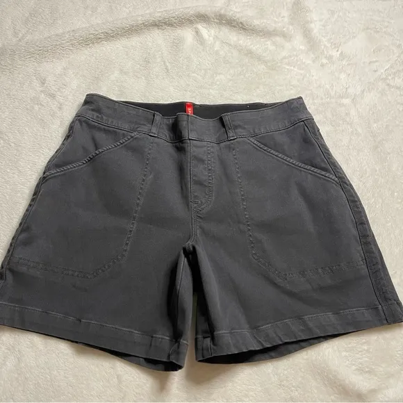 Spanx / Stretch Twill Shorts / 6&quot; inch inseam / Shaping /Washed Black / medium
