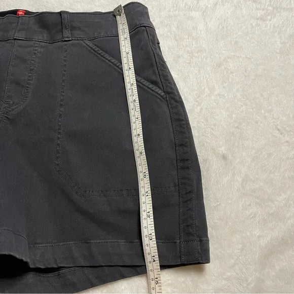 Spanx / Stretch Twill Shorts / 6&quot; inch inseam / Shaping /Washed Black / medium
