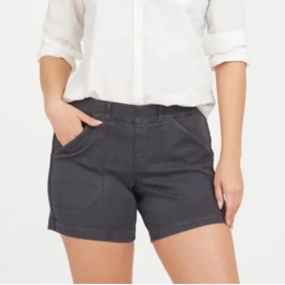 Spanx / Stretch Twill Shorts / 6&quot; inch inseam / Shaping /Washed Black / medium