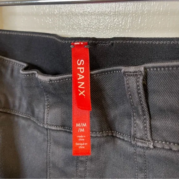 Spanx / Stretch Twill Shorts / 6&quot; inch inseam / Shaping /Washed Black / medium