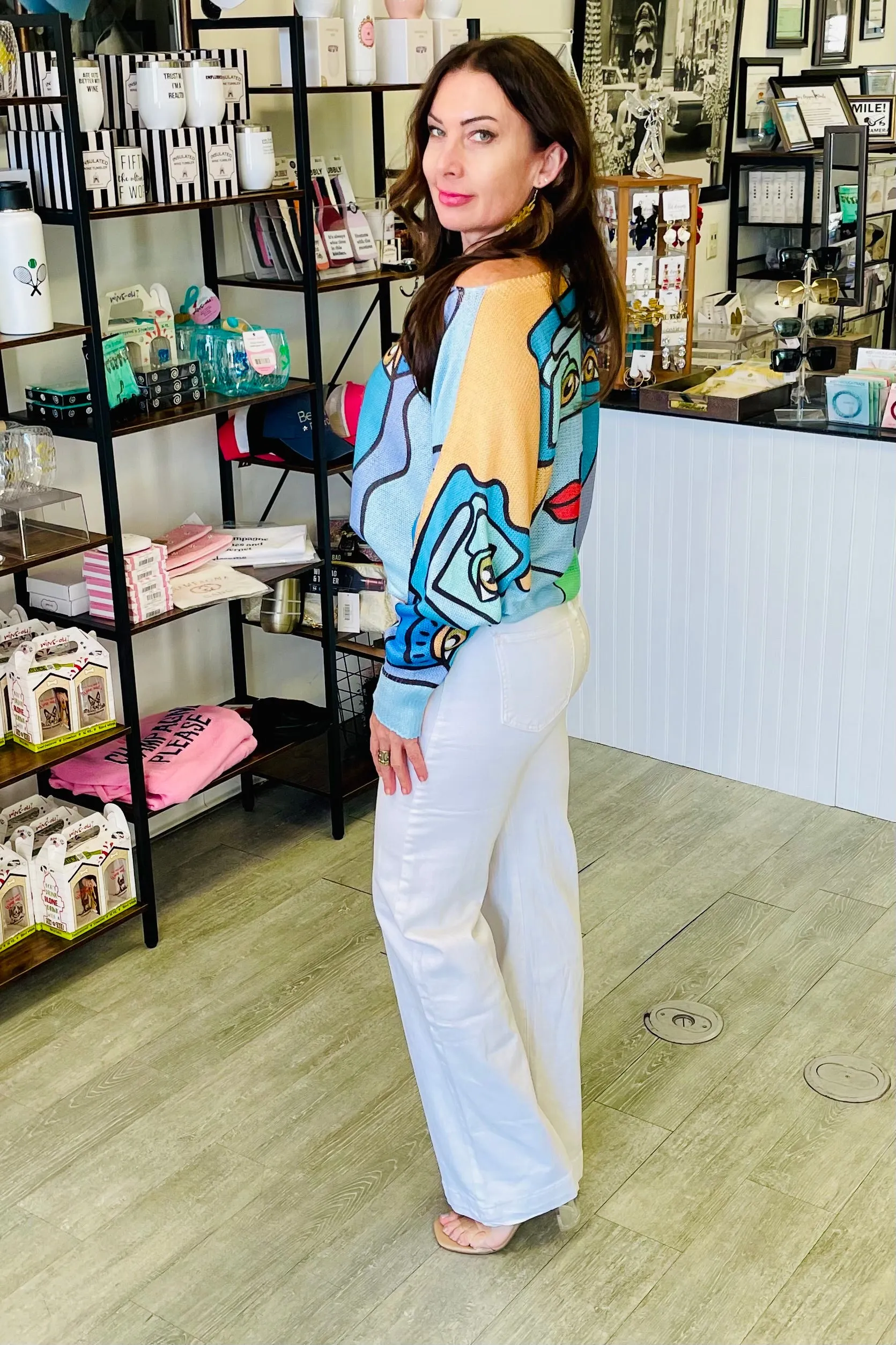 The Q2 Straight Leg Jeans with Gold Button Details - White