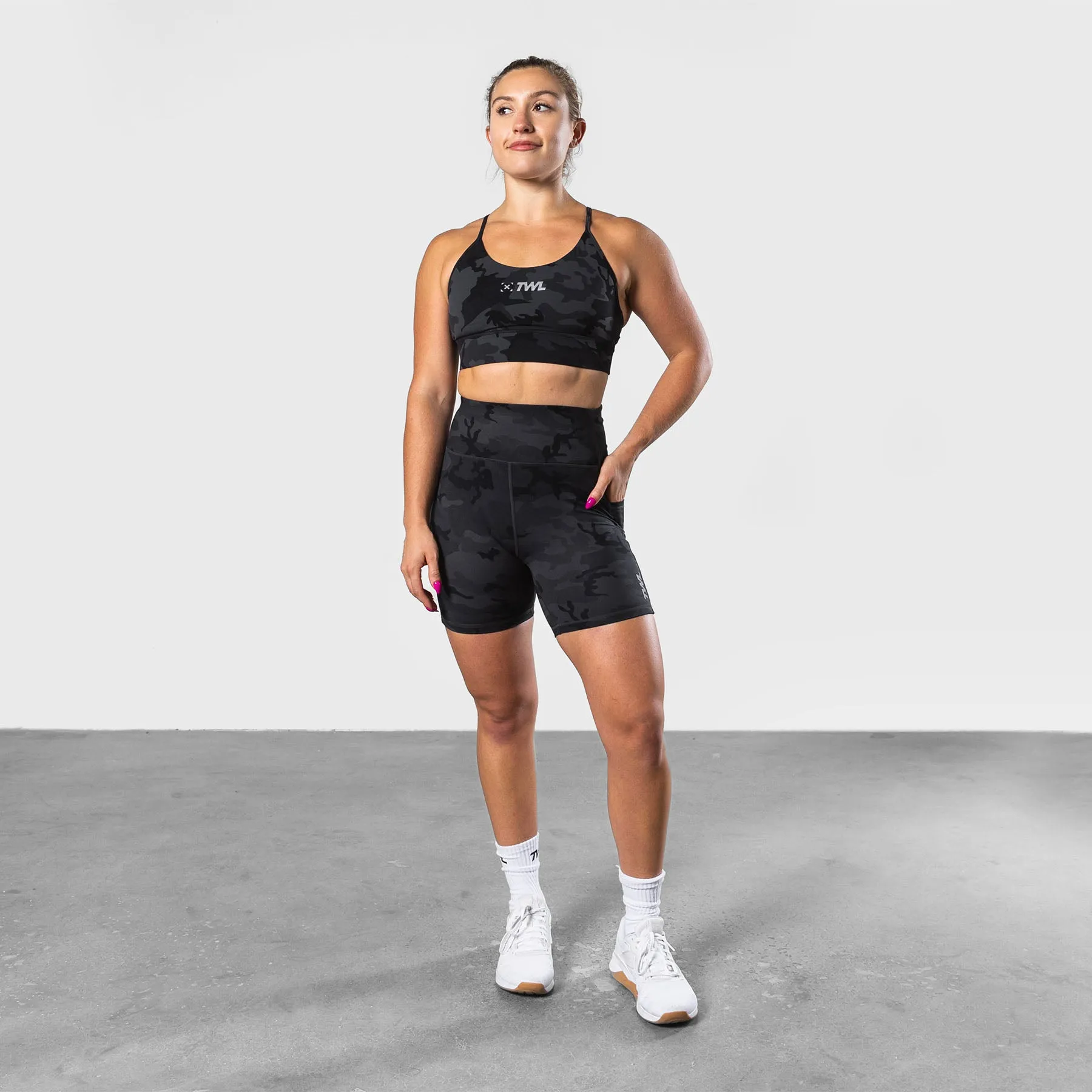 TWL - WOMEN'S ENERGY SHORTS MID LENGTH - BLACK CAMO