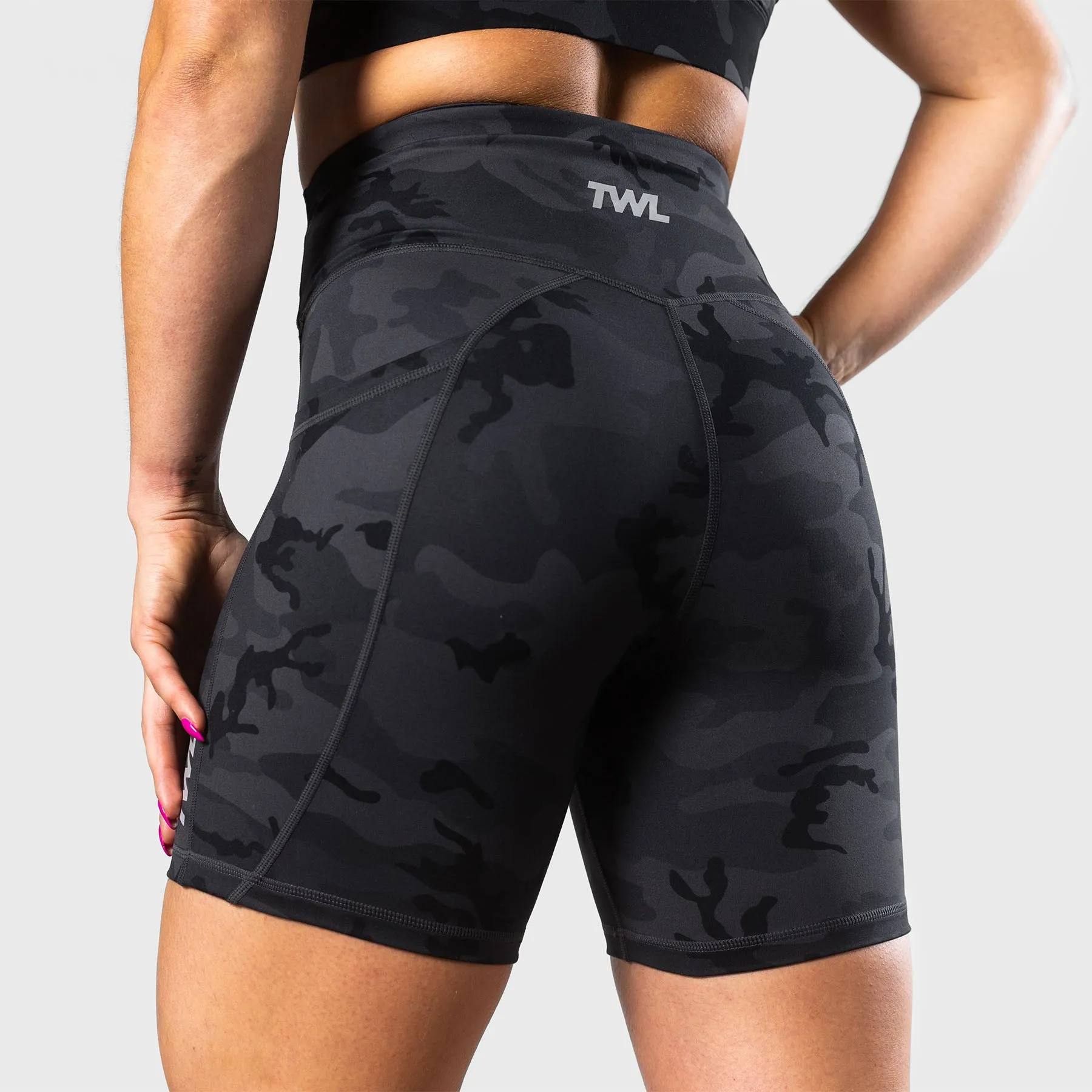TWL - WOMEN'S ENERGY SHORTS MID LENGTH - BLACK CAMO