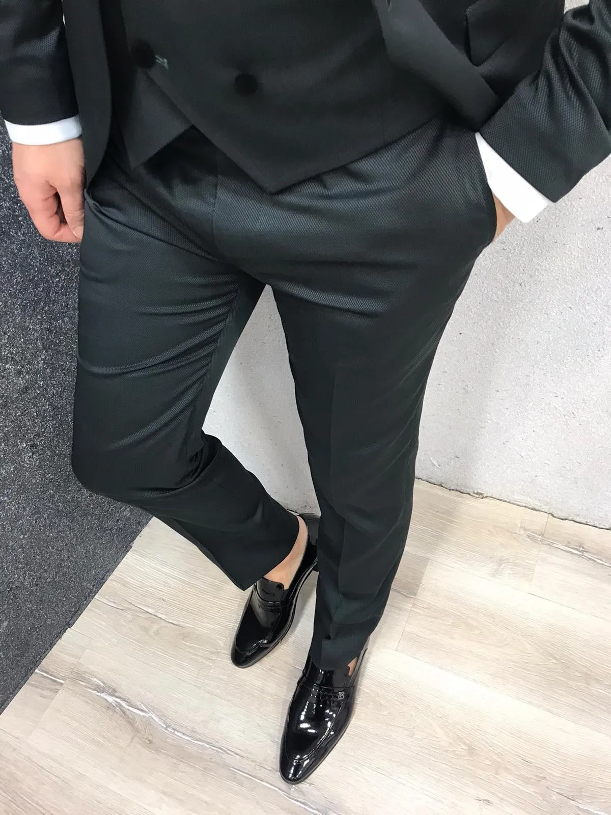 Ventura Green Slim Fit Velvet Peak Lapel Tuxedo